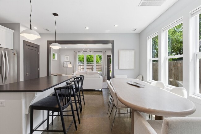 Building Photo - 1608 16th Ave N