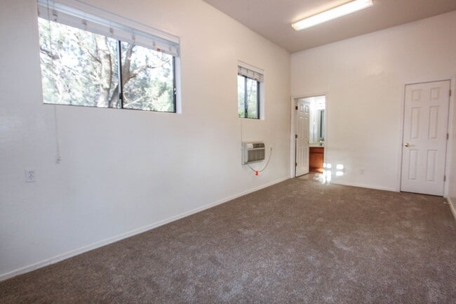 Building Photo - 3 bed 3 bath Townhome in Boulder Park