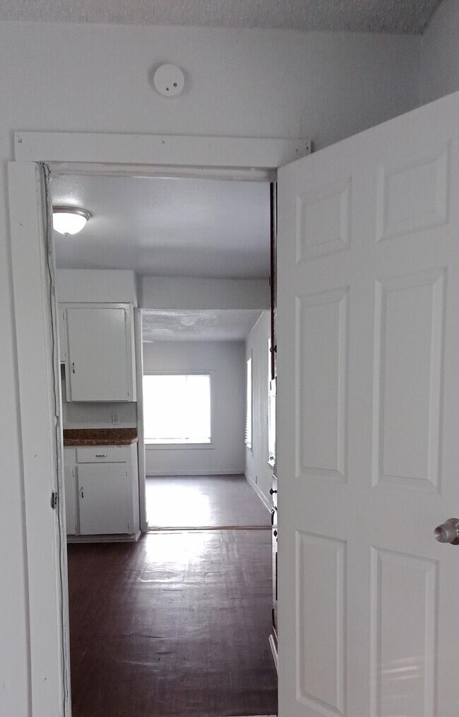 Building Photo - Stylish Central San Antonio Home – 3 Beds,...