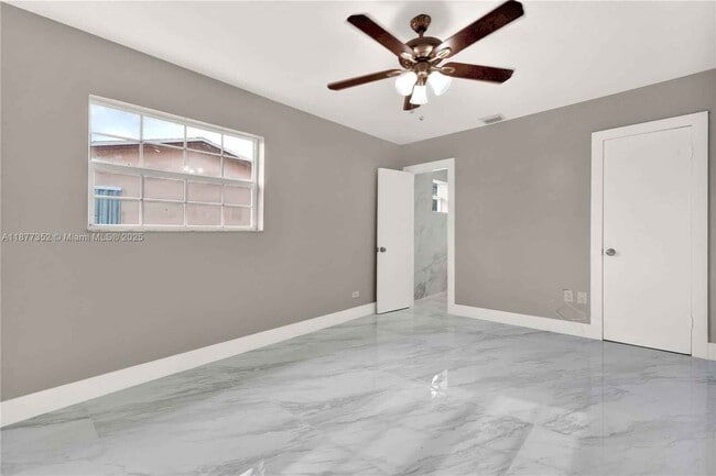 Building Photo - 951 W 30th St