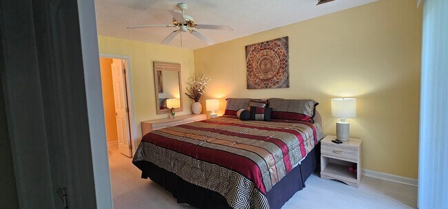 Building Photo - Beautiful 2 Bed / 2 Bath Furnished Condo A...