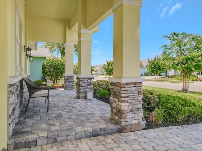 Building Photo - 3008 King Palm Dr