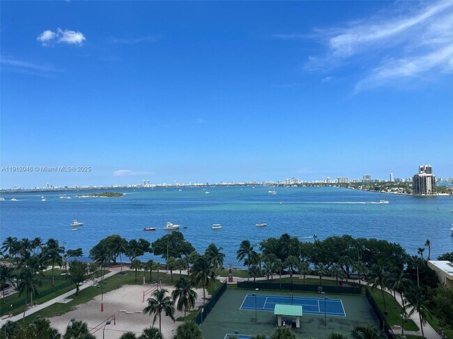 Building Photo - 1750 N Bayshore Dr