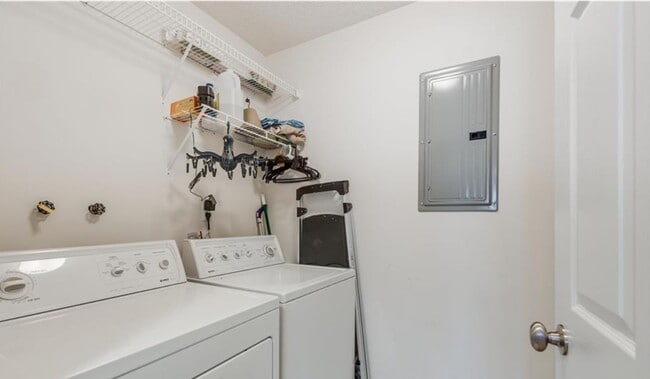 Building Photo - 4726 Twin Hickory Lake Dr