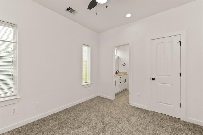 Building Photo - 4705 Idaho St