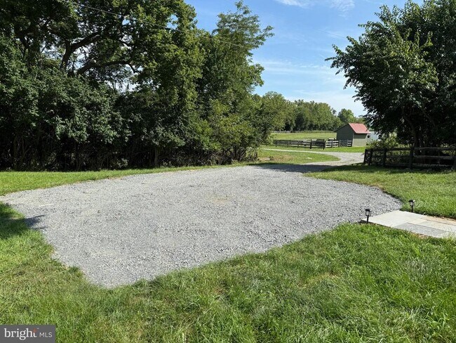 Building Photo - 857 Page Brook Ln