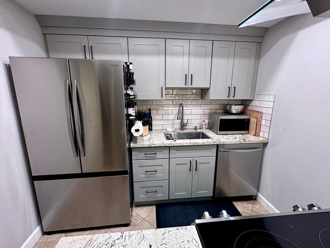 Building Photo - Fully Furnished - All Utilities Included -...