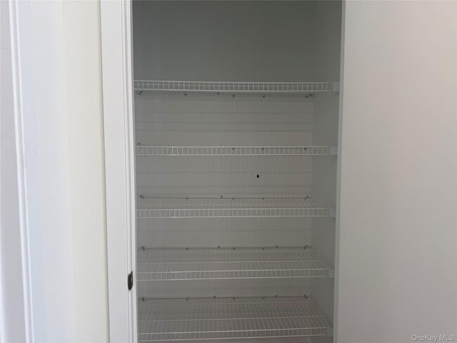 Building Photo - 5 Colonial Dr