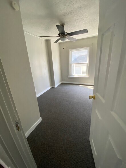 Building Photo - 904 N Pine St