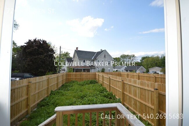 Building Photo - 726 N Queen St