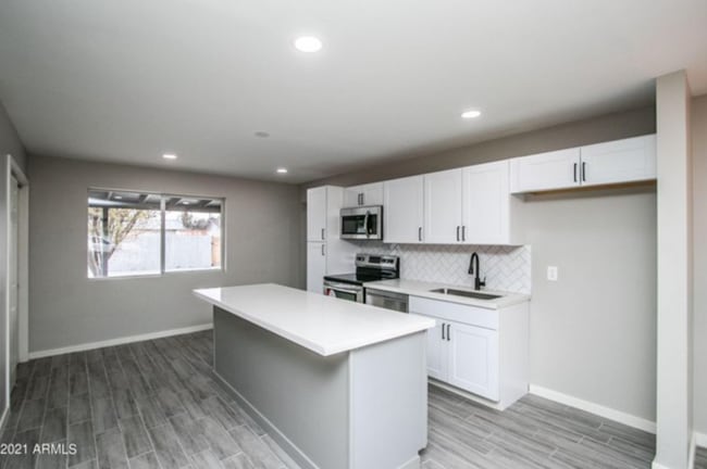 Building Photo - Beautiful remodel home near ASU
