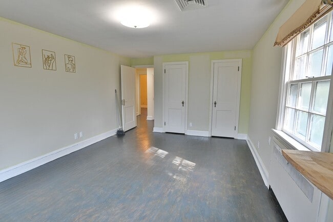 Building Photo - 2302 Rudy Rd