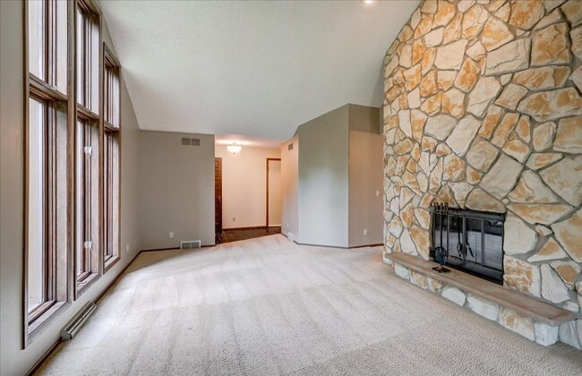 Building Photo - Parkwood Hills – Spacious 4 Bedroom, 3 Bat...