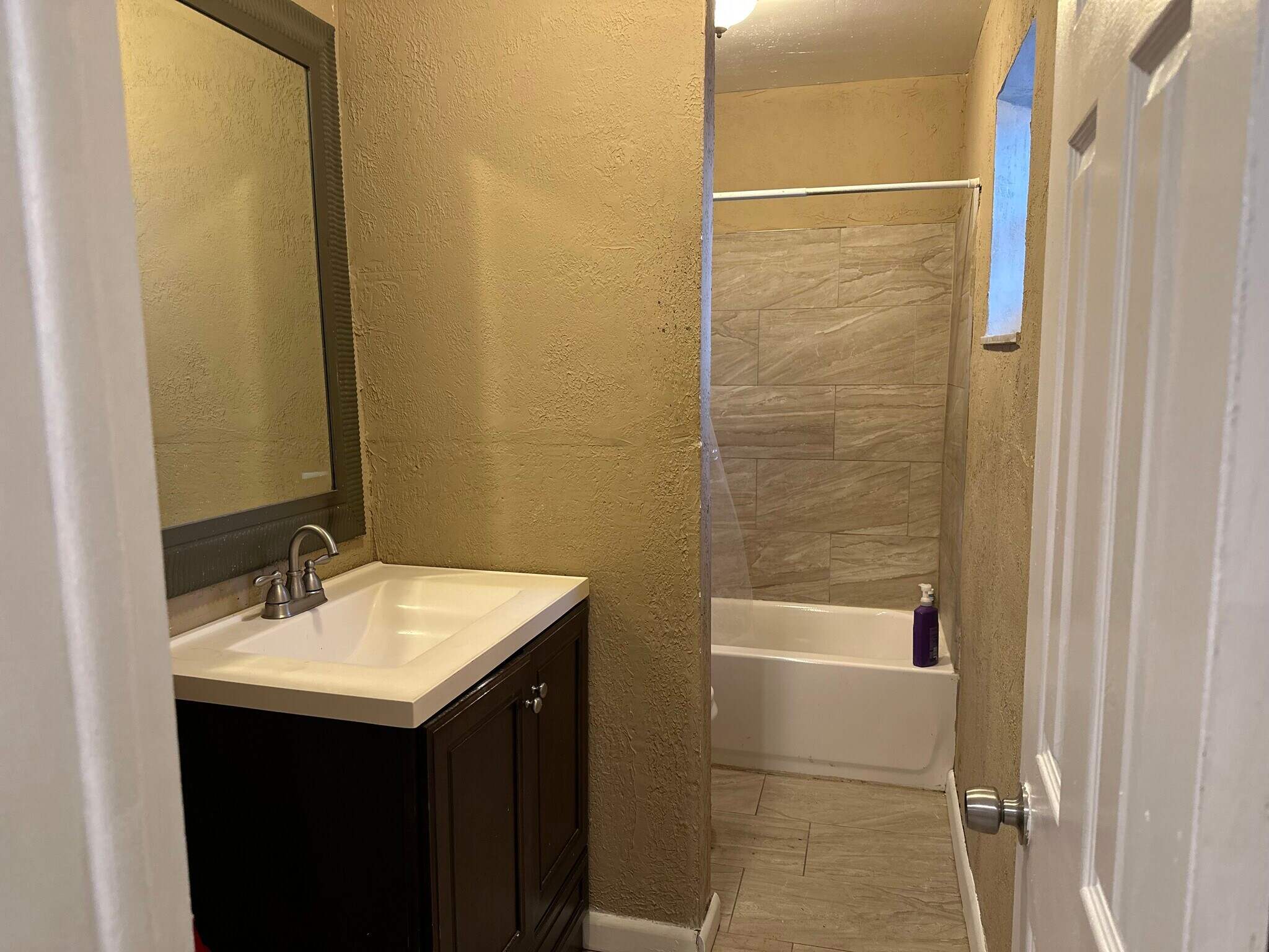 Building Photo - 880 NW 72nd Ter