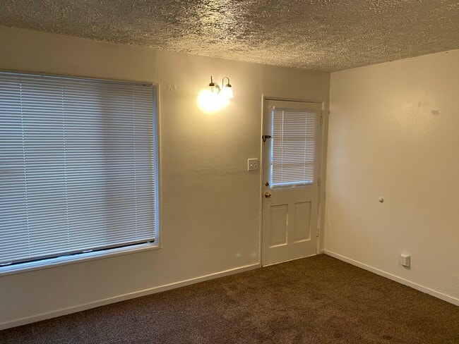 Building Photo - 1101 E 420 S St