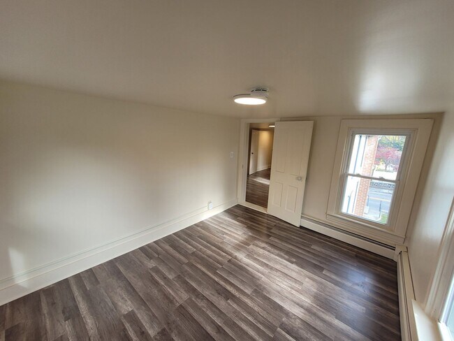 Building Photo - 103 Schoolhouse Rd
