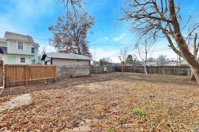 Building Photo - 637 S Holyoke St