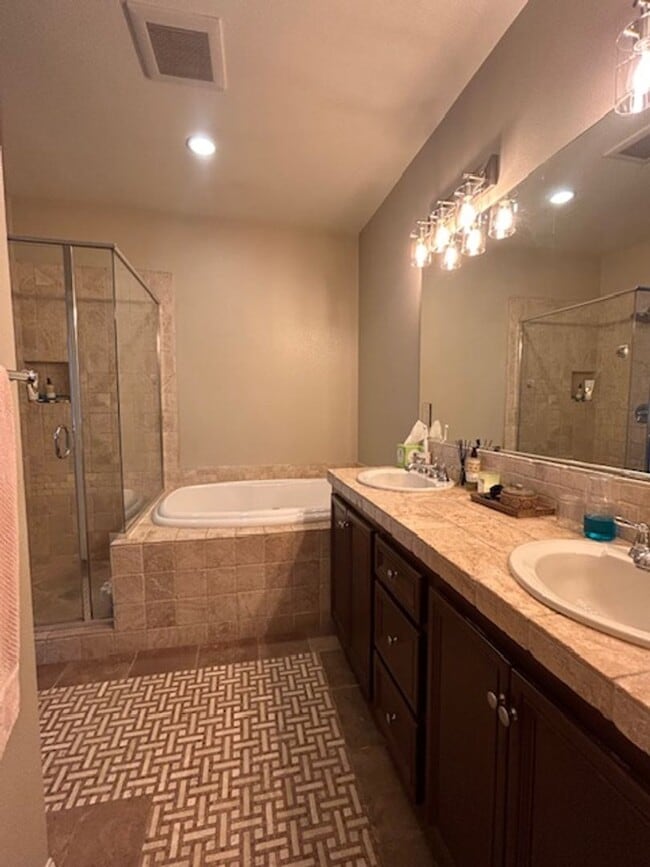 Building Photo - 2bed 2bath 1,401 Sqft VANTIS Condo in the Heart of Aliso Viejo