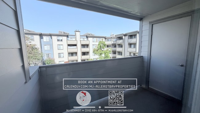 Building Photo - Remodled 1 bedroom 1 bath condo includes washer & dryer, water/garbage/parking!