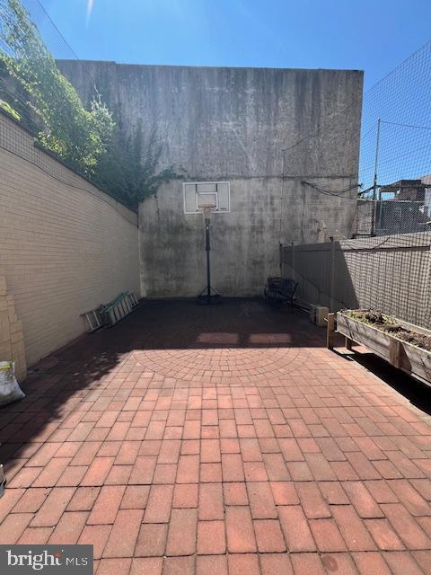 Building Photo - 912 Winter St