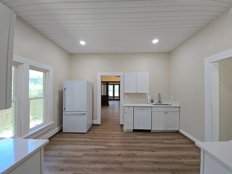 Dishwasher and Fridge included - 320 Chautauqua Ave