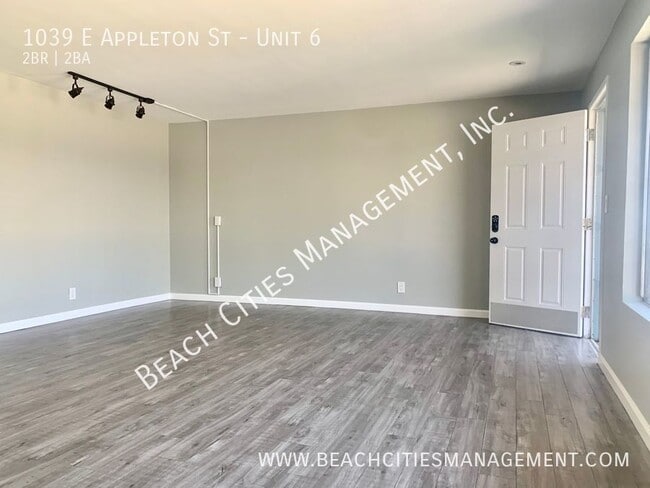 Building Photo - 1039 E Appleton St