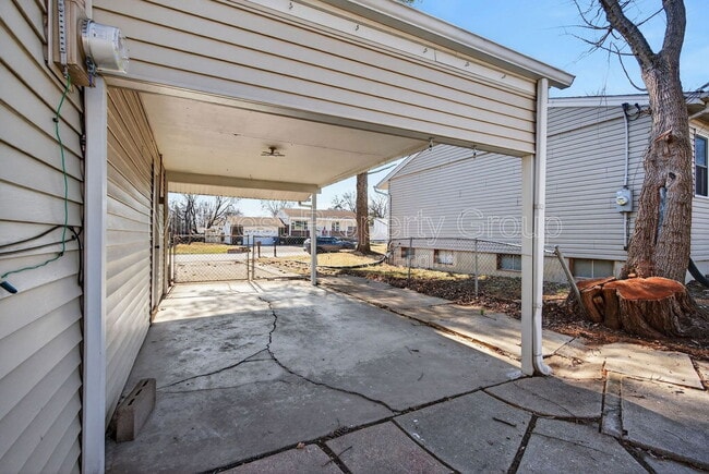 Building Photo - 36 Jamestown Dr