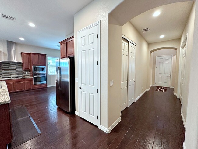 Building Photo - 71 Newton Ridge Way