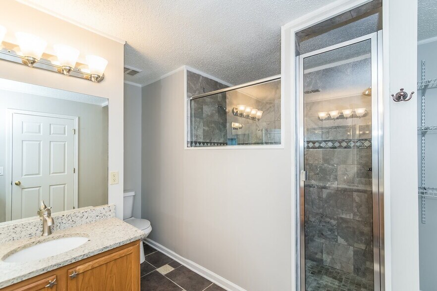 Building Photo - 3268 Avalon Dr