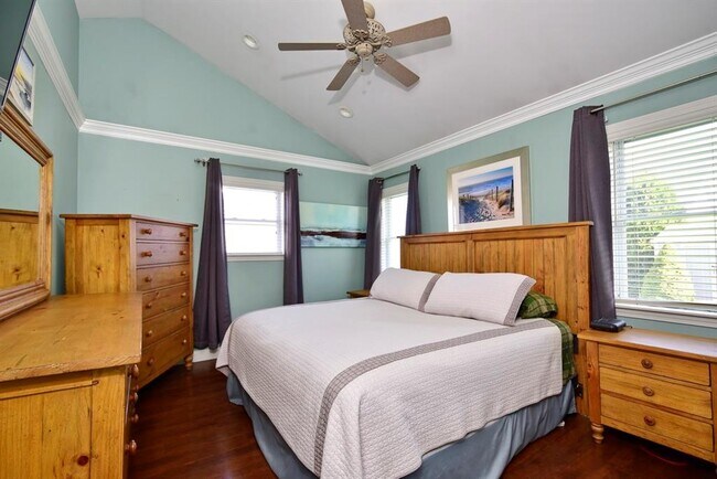 Building Photo - 62 Reposa Sq