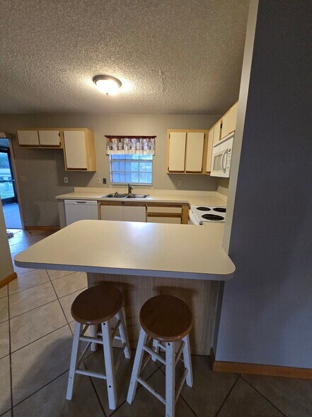 Building Photo - 4880 SE 44th St