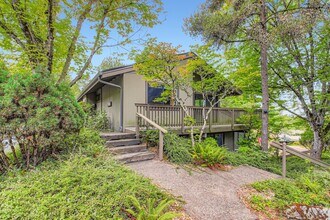 Building Photo - Nicely updated 1 bed 1 bath condo for rent...