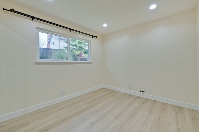 Building Photo - Beautifully Updated 3 Bed 2 Bath Home in Prime Milpitas Location!