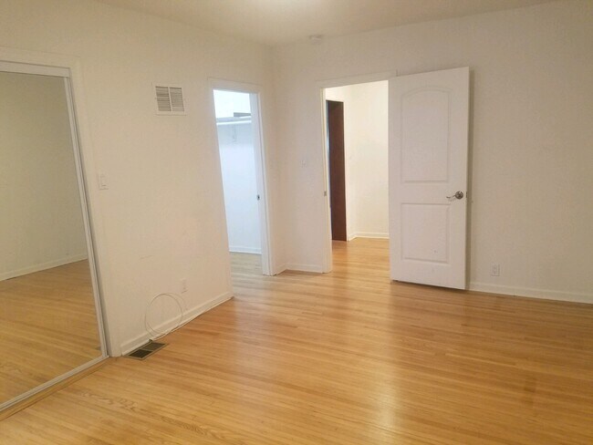 Bedroom - 956 Euclid St