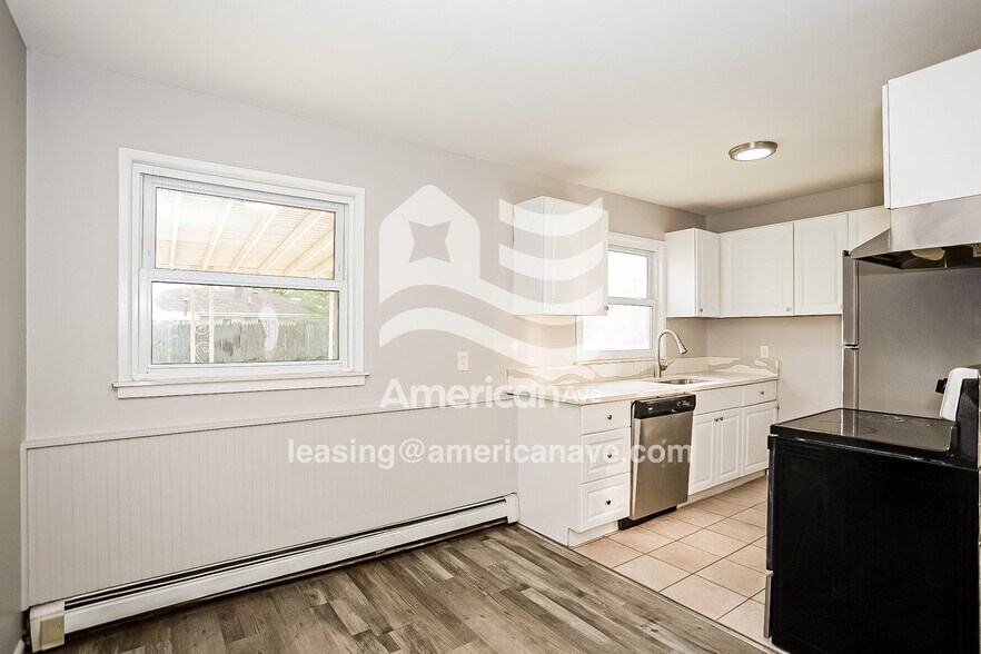 Building Photo - 26635 Bryan St