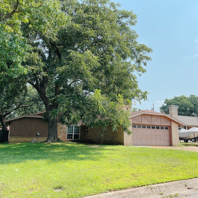 Primary Photo - 3425 Vagas Dr