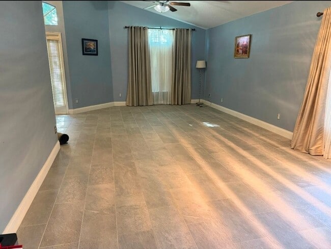 Building Photo - 4 BED / 2 BATH / 2 CAR GARAGE - ORLANDO (H...