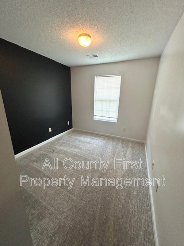 Building Photo - 4564 Parkview Square