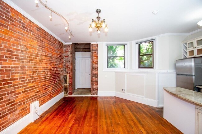 Building Photo - 189 Beacon St