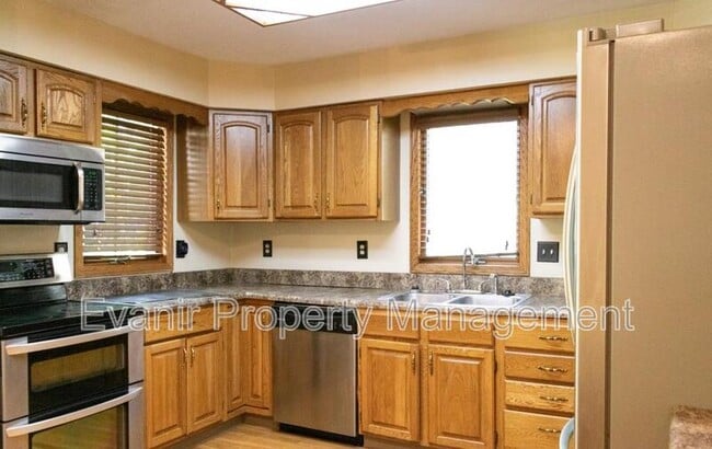Building Photo - 113 Brittany Ln