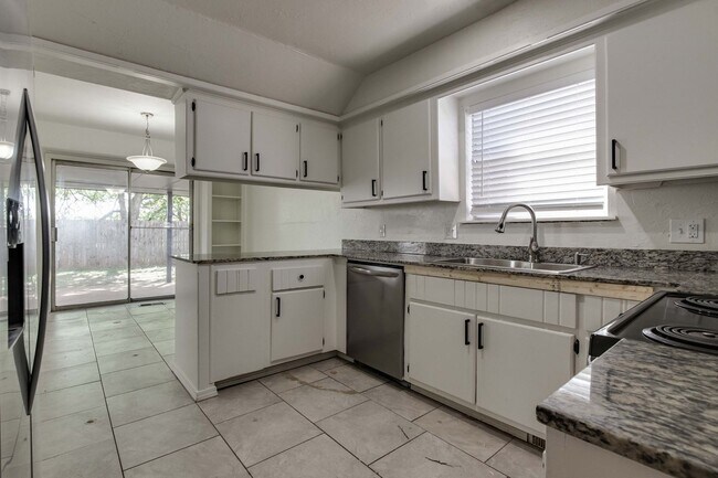 Building Photo - Three bed/2.5 bath in Harvest Hills