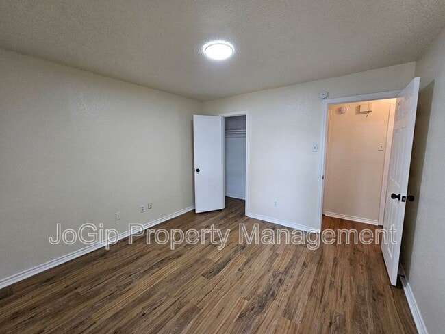 Building Photo - 311 Bryant Ln