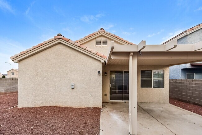 Building Photo - 3445 Golden Pedal St