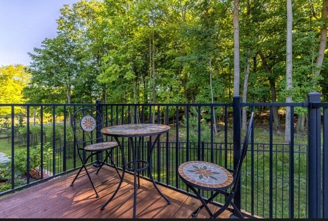 Building Photo - 497 W Center St