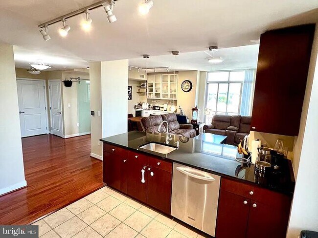 Building Photo - 155 Potomac Passage