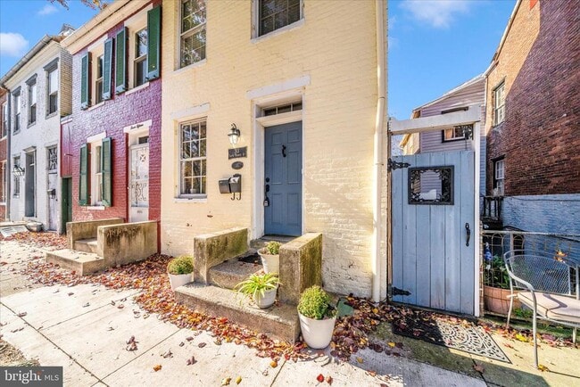 Building Photo - 313 N Market St