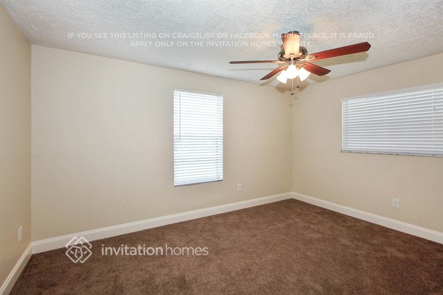 Building Photo - 17420 SW 109th Ave