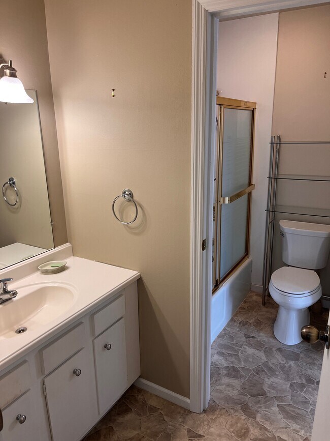 Building Photo - 1071 University Blvd