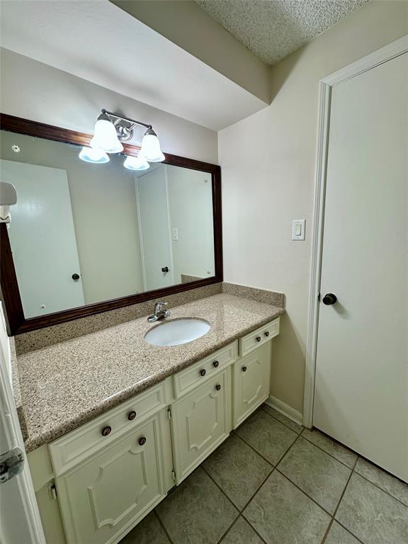 Building Photo - 10730 Briar Forest Dr