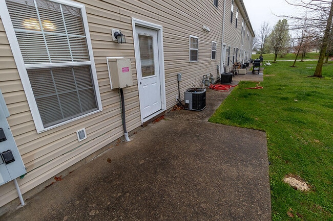 Building Photo - 5000 Derby Ridge Dr